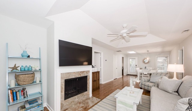 Single Family Renovated Summerwind backs to golf course Amenity card incl.
