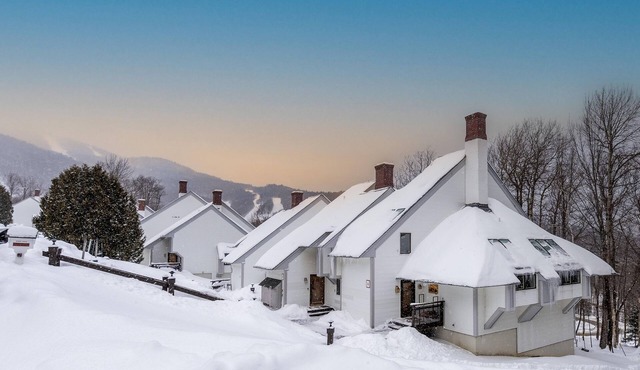 Ski-On/Off - private sauna - right next to lift - 1GB WiFi - Renovated