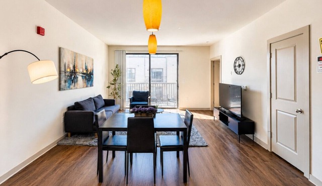 Skyline 1BR | Downtown Escape