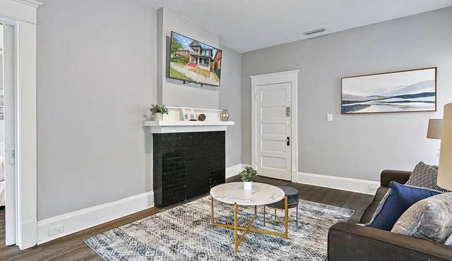 Sleek 1-Bedroom Apartment on 10th Street