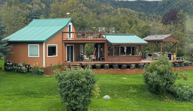 Sleeps 4, close to town. Bayviews!