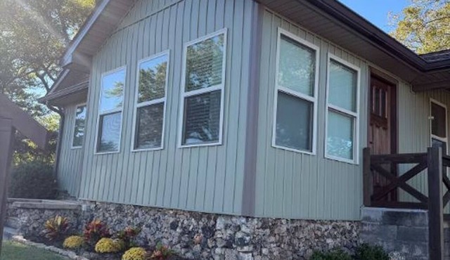 Small Cozy home just down the road from downtown Guntersville!