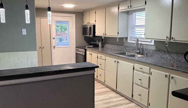 SOHO Eugene - Cozy 1-bedroom apartment with HVAC System, WiFi in Eugene