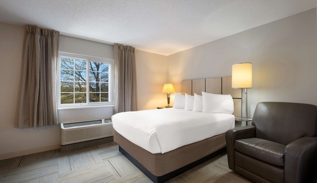 Sonesta Simply Suites Huntsville Research Park