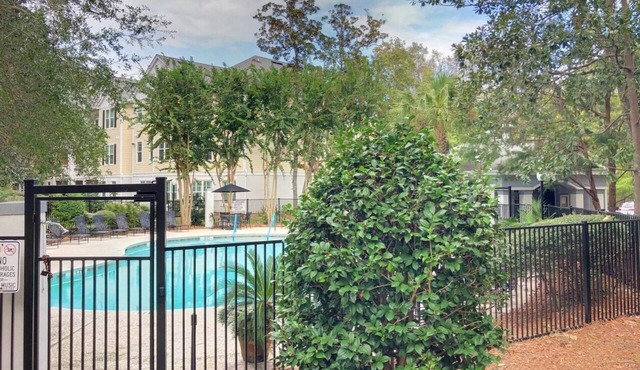 Southern Charm Charleston Condo, Close to Downtown and Folly Beach!!!
