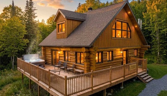 Spa & Pool table | Le Massif in Saint-Adolphe-d'Howard