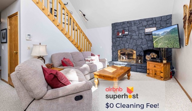 Spacious 2BD Cabin, 5 Mins from Ski Hill, Sleeps 8