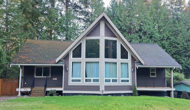 Spacious 3BR Getaway Near Beaches & Parks in Point Roberts