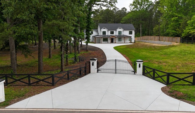 Spacious 6BR Fairburn Home, 15 Min to ATL & 30 Min to Mercedes-Benz Stadium