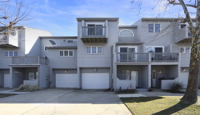 Spacious Beach Contemporary Townhome with pool and bicycles in Brigantine