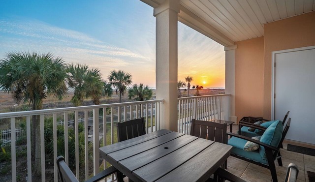 Spacious Dual Unit Beach Club Condo with Pool and Boardwalk