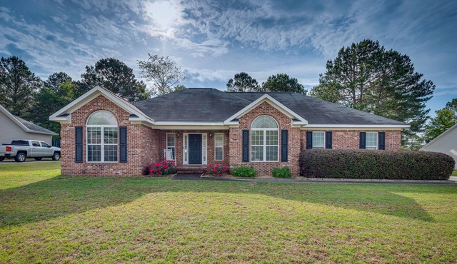 Spacious Family Home - 11 Mi to Downtown Macon!