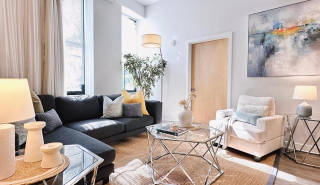 Spacious Five-Bedroom with Two Bathrooms in Downtown Providence