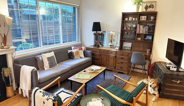 Spacious Ground Floor Apt w Private Patio, Capitol Hill in Seattle