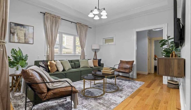 Spacious House for Group Trip w FREE 4 parking in Somerville