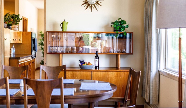 Spacious mid-century campus hangout in Pullman