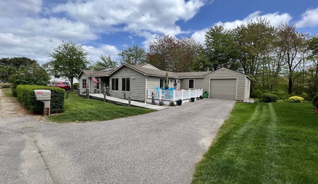SPACIOUS One level A Peaceful Escape and only a short walk to Cresent beach! in Wells
