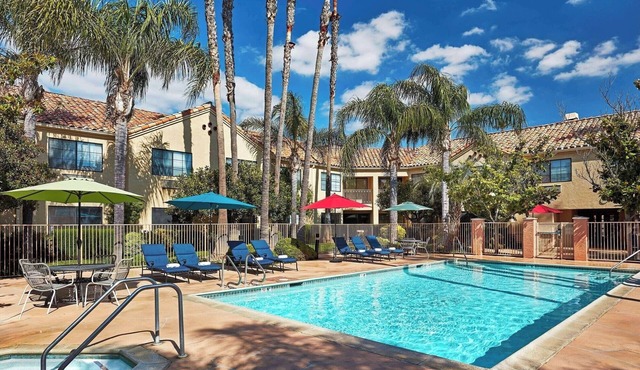 Spacious Open-Plan King Premier | Poolside Access | 0.1 Mi to Magic Mountain in Valencia