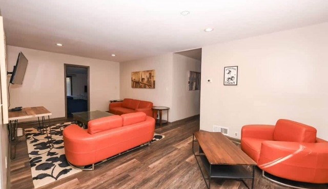 Spacious Ranch home Close to Airport and Downtown