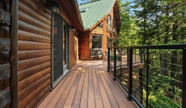 Spacious Waterfront Log Home on Huge Lake in Private Cove: Host Weddings in Wayne