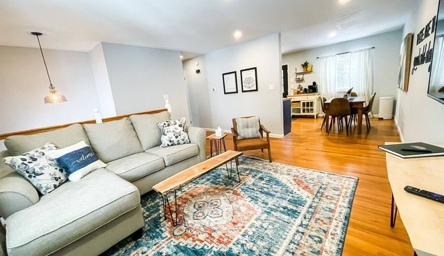 Sparkling Clean Saratoga home near SPAC & Track Pets in Saratoga Springs
