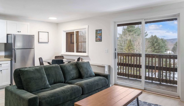 Stowe Mountain View Apartment: 2BR, Balcony, Steps to Town in Stowe