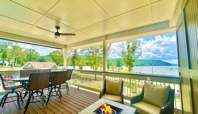 "Studio B" Fall Escape w/Heated Pool, Lake, SplashPad, HotTub, Kayaks, firepit! in Cedar Bluff