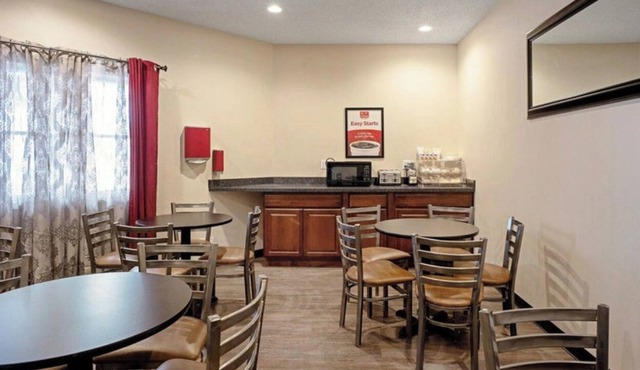 Studio room + breakfast cleaning in Clinton