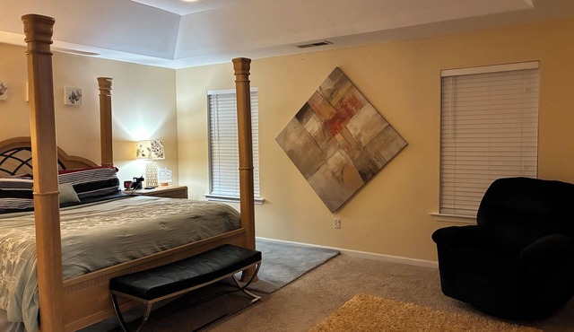 Stunning 5-BedroomHome with Space,Style & Comfort