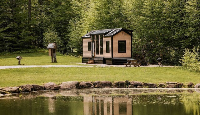 Stunning Cedar Tiny House with Sauna Access for a Romantic Getaway in Chester, Vermont in Chester