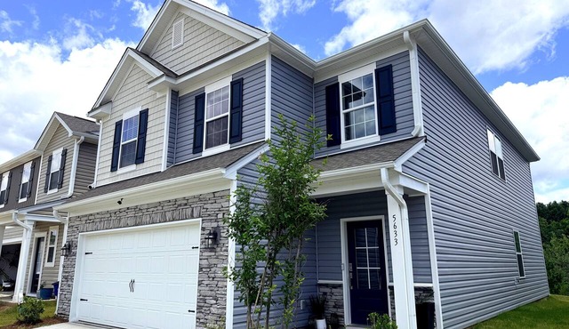 Stunning Lake View Home - Family Retreat in Winston-Salem