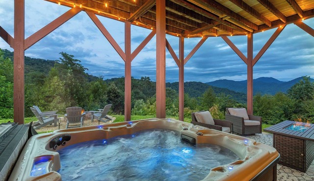Stunning Mtn Views Hot Tub Firepit Sleeps 10
