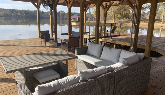 Stunning Sunsets - Lake Sinclair House! 5 Bedroom 3 Bath Home with Private Dock