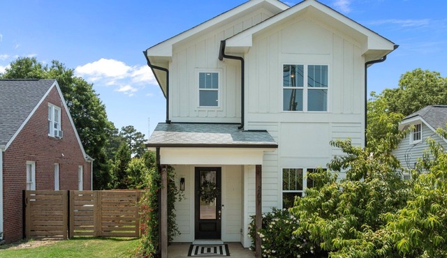 Stylish 4BR Escape Come Watch The Canes Chase The Cup! in Raleigh