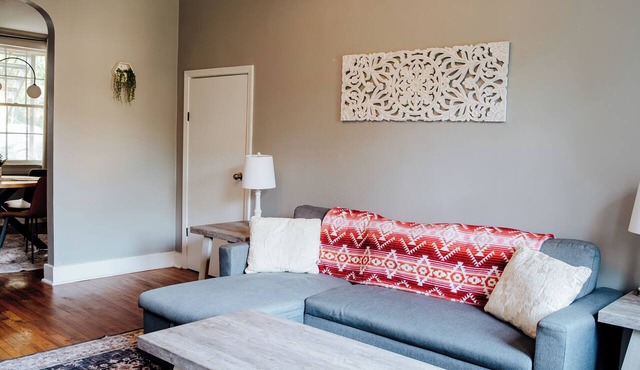 Stylish Downtown Stay | Modern Comfort & WiFi