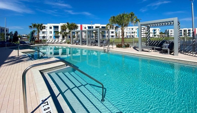 Stylish & Modern 3Bed/2Bath Apartment with Premium Amenities