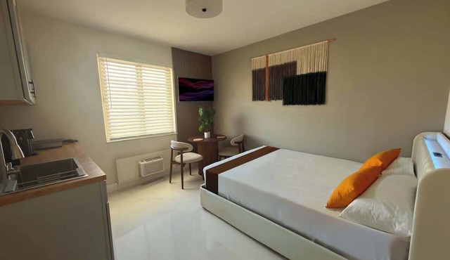 Stylish Newly Renovated Boutique 205–Walk to Beach