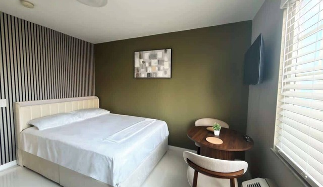 Stylish Newly Renovated Boutique 102–Walk to Beach