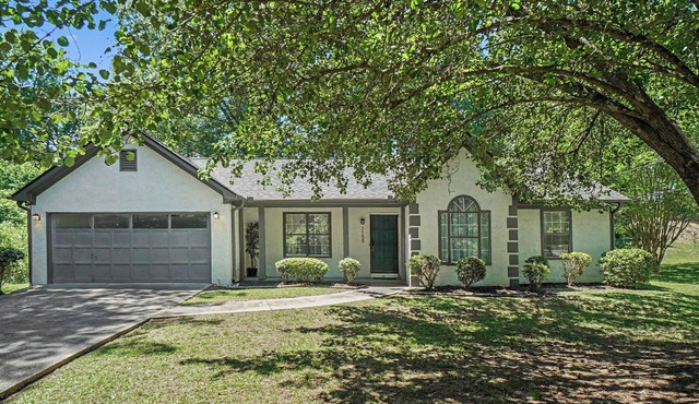 Stylish Riverdale Escape Minutes from Airport & Downtown Atlanta Sleeps 6