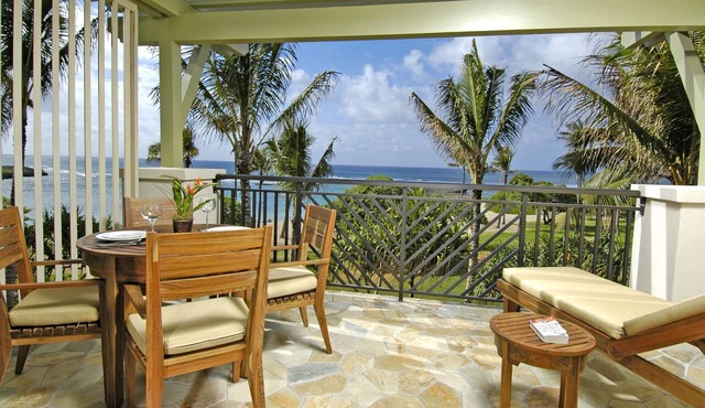 SUMMER REDUCED! Villa 302, King bed, Penthouse Lvl Ocean View Turtle Bay in Kahuku