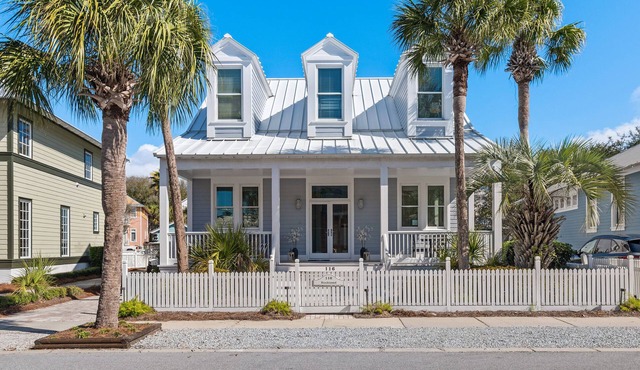 "Sunkissed" Home with Private Pool in Carillon Beach. 3 min walk to the beach!