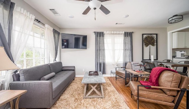 Sunny & Cozy Eastpoint Stay - 15 Mins from Airport