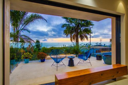 Sunset Cliffs Modern Luxury Estate w Ocean Views, Oversized Spa, AC, Yard! in San Diego
