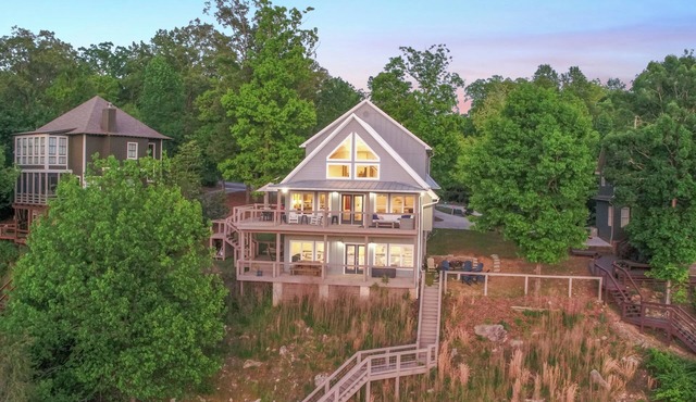 Sunset Solace - Near "The Barn" wedding venue