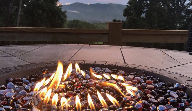 Sunshine Hill - 4 Bedroom, 3.5 Bath - Hot Tub, Arcade - 20 min to Asheville