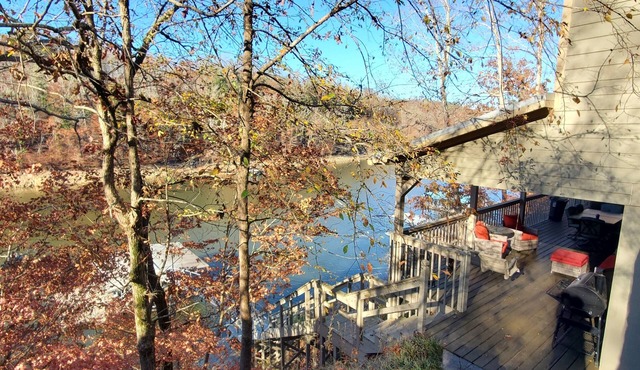 Super Fun Home in the Heart of Smith Lake, year round deep water, 7 Person Spa!