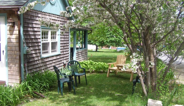 Sweet Cottage One Quarter Mile From The Entrance To Acadia National Park.