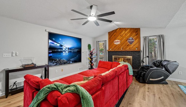 The Blue House - Games - UGA - 3 King Beds - Massage Chair