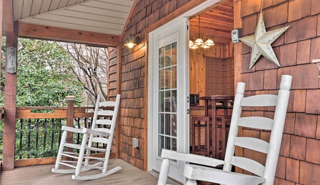 'The Boat House' Creekside Escape in Hot Springs!