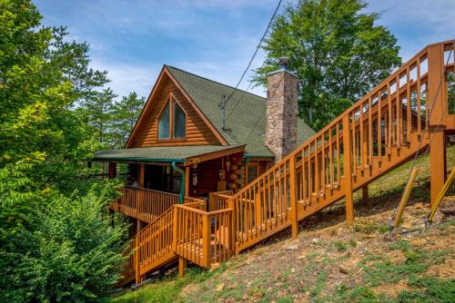 ‘The Dreamer's Nest’ Sevierville Cabin w/Hot Tub!